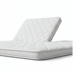 Luxupur OrthoTop Split-Topper auf Matratze mit hochgeklapptem Kopfteil – handgefertigter Premium Topper aus deutscher Manufaktur für maximalen Liegekomfort auf verstellbaren Lattenrosten