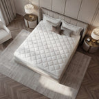 Luxupur® OrthoTop Topper auf Bett im edlen Schlafzimmer – 10 cm Komforthöhe mit hochwertigem Tencel®-Bezug
